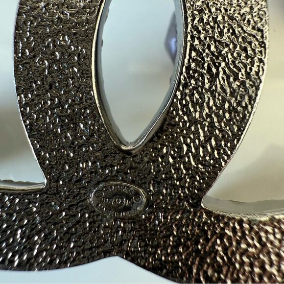 CHANEL women brooch with natural pearls Authentic - Picture 7 of 8